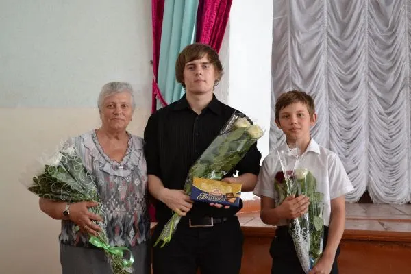Концерт учеников педагога Нововеличковской музыкальной школы Л.Г.Забуга 29 мая 2013 года
